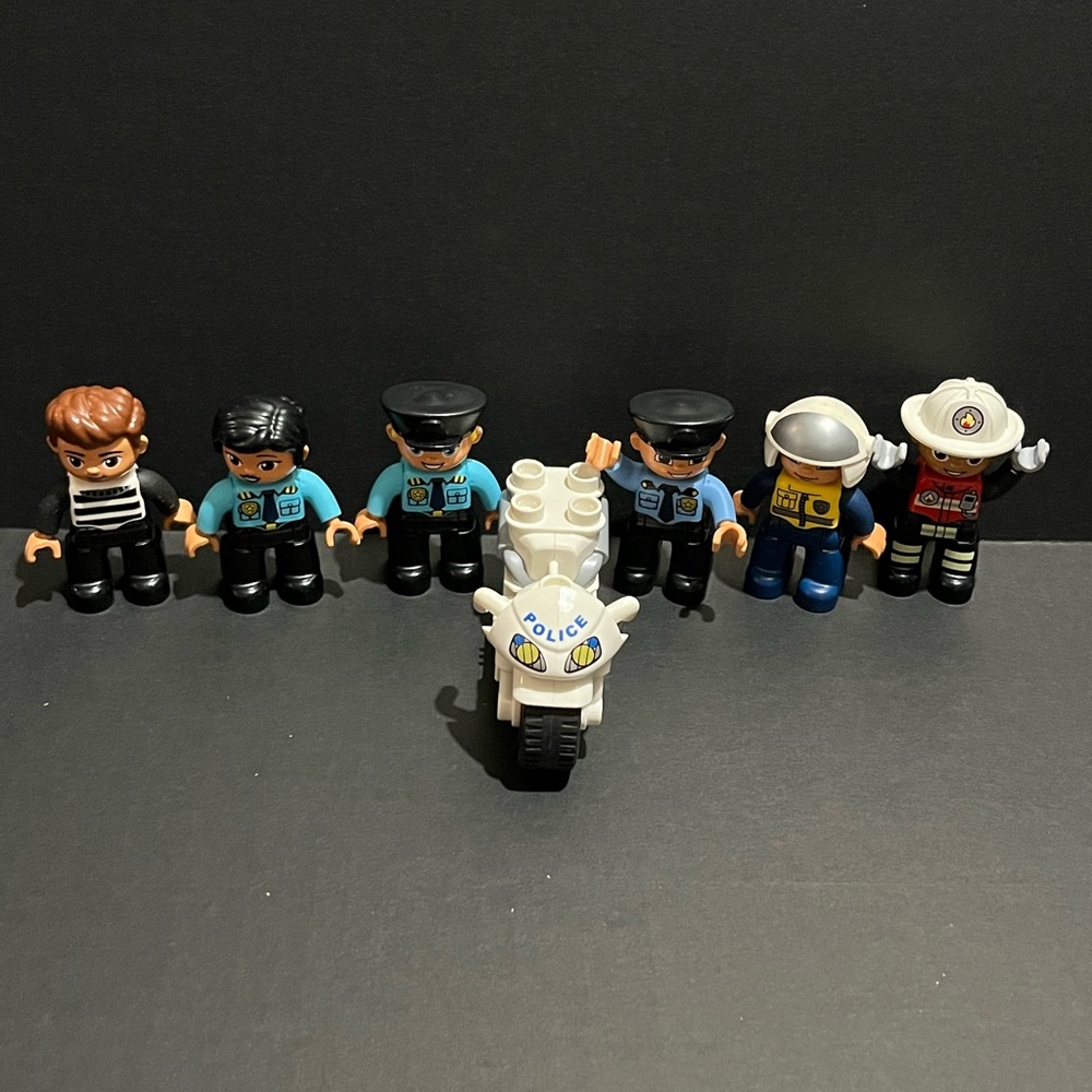 Lego duplo figures lot of 7 pieces Police Prisoner Fireman